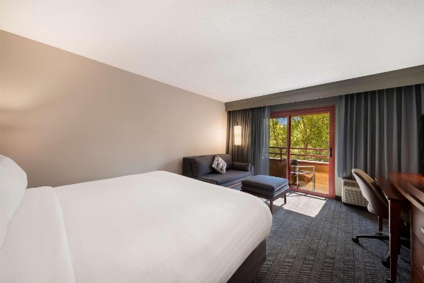 Sonesta Select San Jose Airport Main image